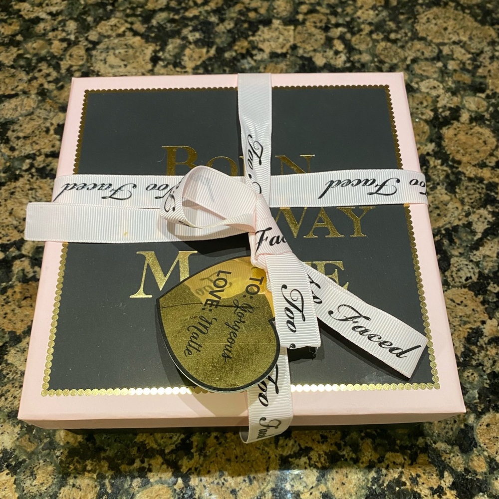 Too Faced Born This Way Matte foundation PR box